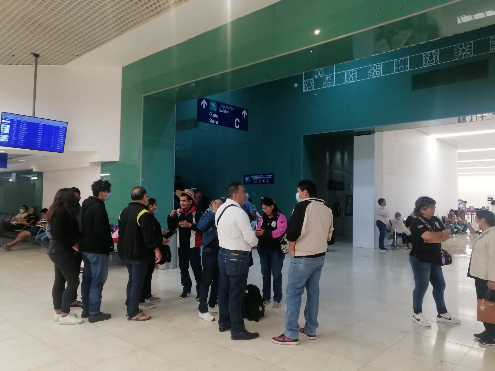 Uno de los vuelos que despegó durante la mañana fue el 823 de Aeroméxico rumbo hacia la capital del país Uno de los vuelos que despegó durante la mañana fue el 823 de Aeroméxico rumbo hacia la capital del país