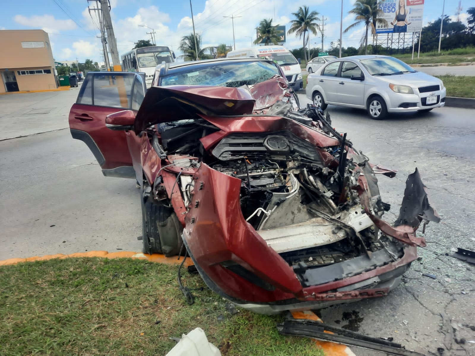 El accidente sucedió sobre la lateral del Bulevar Colosio a la altura de residencial las Américas