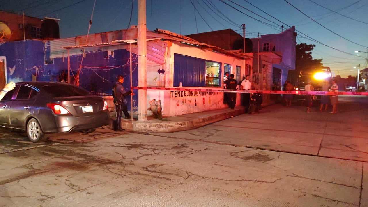 Balean a empleado de un comercio en Ciudad del Carmen; culpables huyen en un vehículo Balean a empleado de un comercio en Ciudad del Carmen; culpables huyen en un vehículo