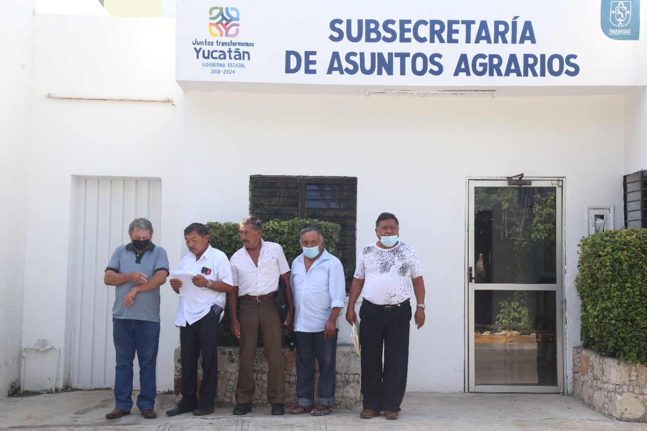 Ejidatarios de Dzemul se reunieron en la Subsecretaría de Asuntos Agrarios del Gobierno del Estado Ejidatarios de Dzemul se reunieron en la Subsecretaría de Asuntos Agrarios del Gobierno del Estado