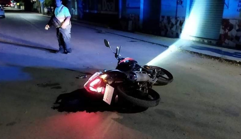 La mujer fue transferida al hospital integral tras caer de su motocicleta
