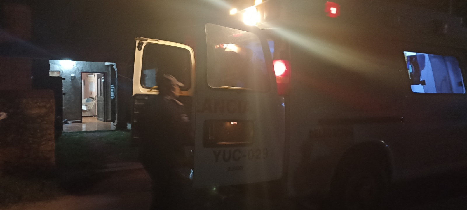 Un menor de 14 años de edad, por posible sobredosis, es trasladado al un hospital de Mérida Un menor de 14 años de edad, por posible sobredosis, es trasladado al un hospital de Mérida