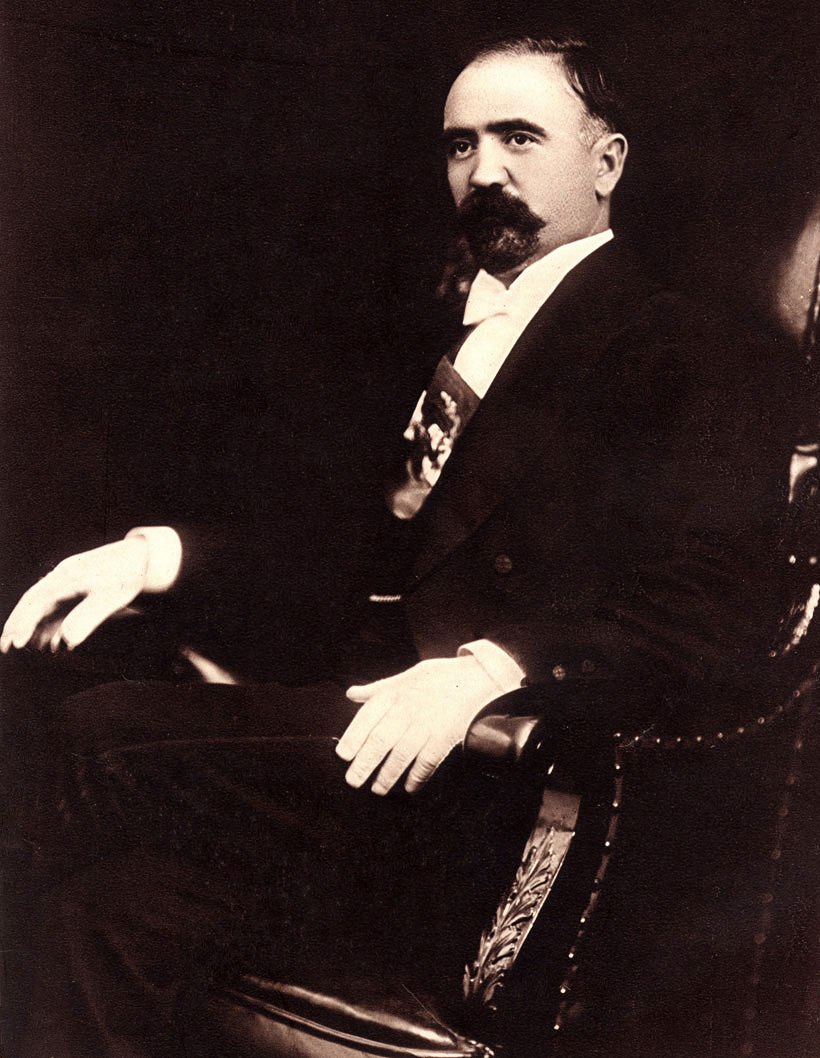 El 30 de octubre de 1873 nació en Coahuila, Francisco Ignacio
Madero González, un defensor de la democracia y la justicia
social, y máximo líder de la Revolución Mexicana El 30 de octubre de 1873 nació en Coahuila, Francisco Ignacio
Madero González, un defensor de la democracia y la justicia
social, y máximo líder de la Revolución Mexicana