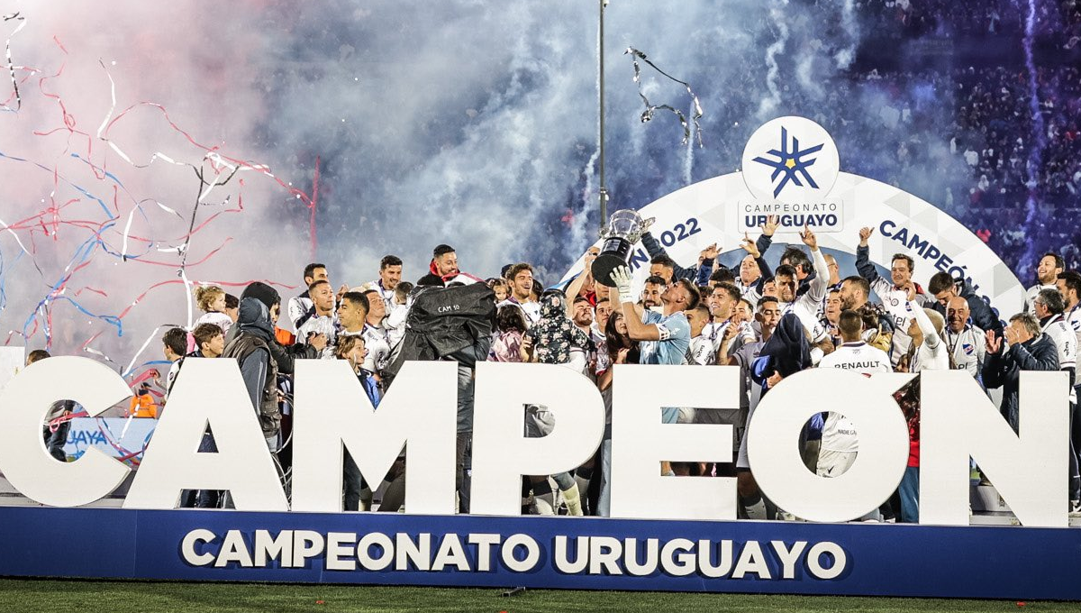 Suárez y Gigliotti le dan a Nacional el Campeonato Uruguayo Suárez y Gigliotti le dan a Nacional el Campeonato Uruguayo