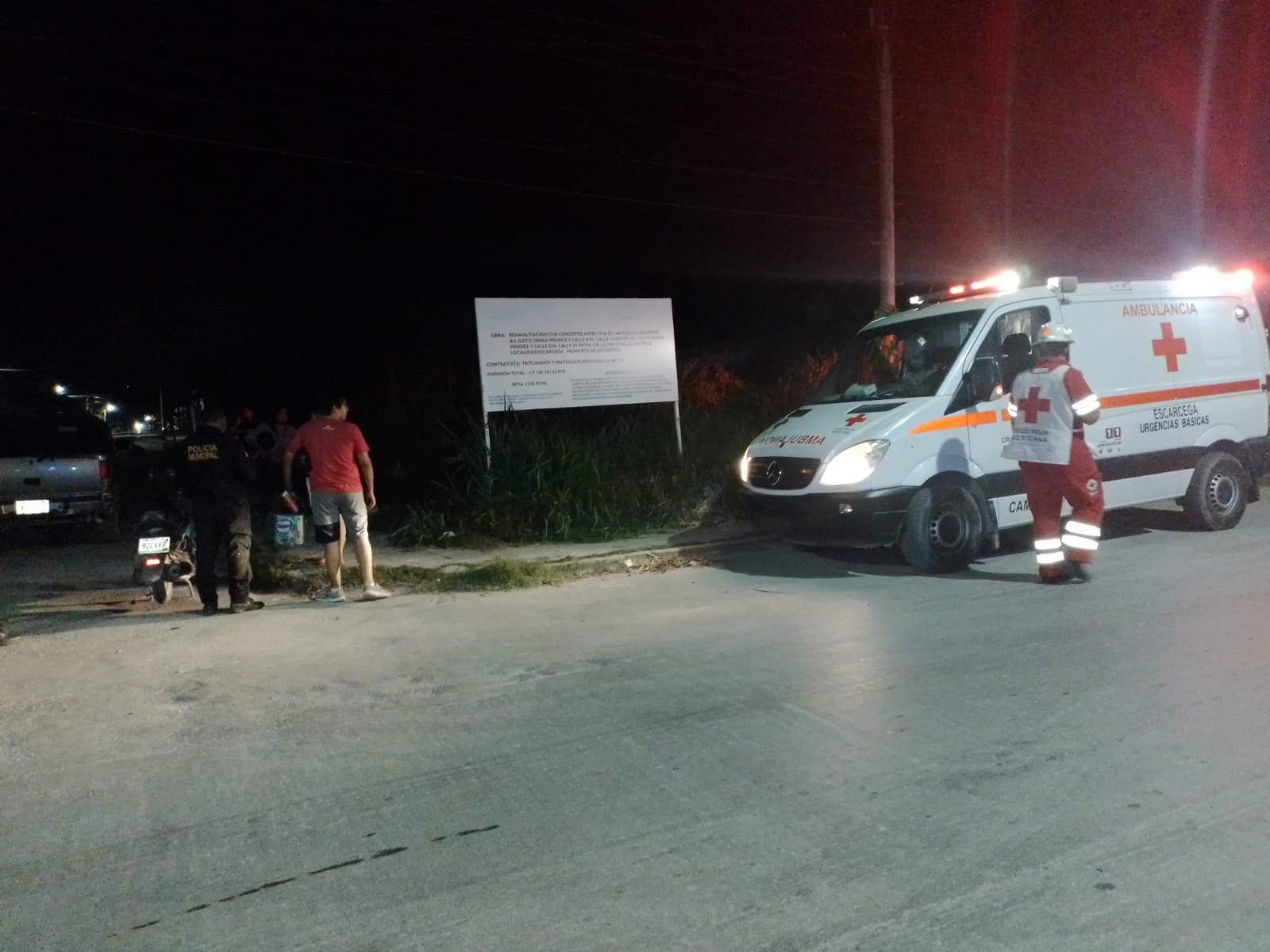 Motociclista resulta lesionada tras impactarse contra una camioneta en Escárcega