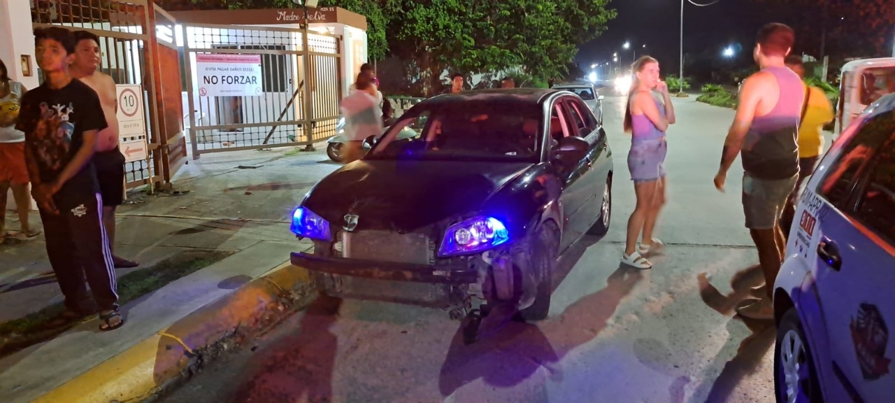 Debido al fuerte impacto, ambos pasajeros de la moto salieron volando Debido al fuerte impacto, ambos pasajeros de la moto salieron volando