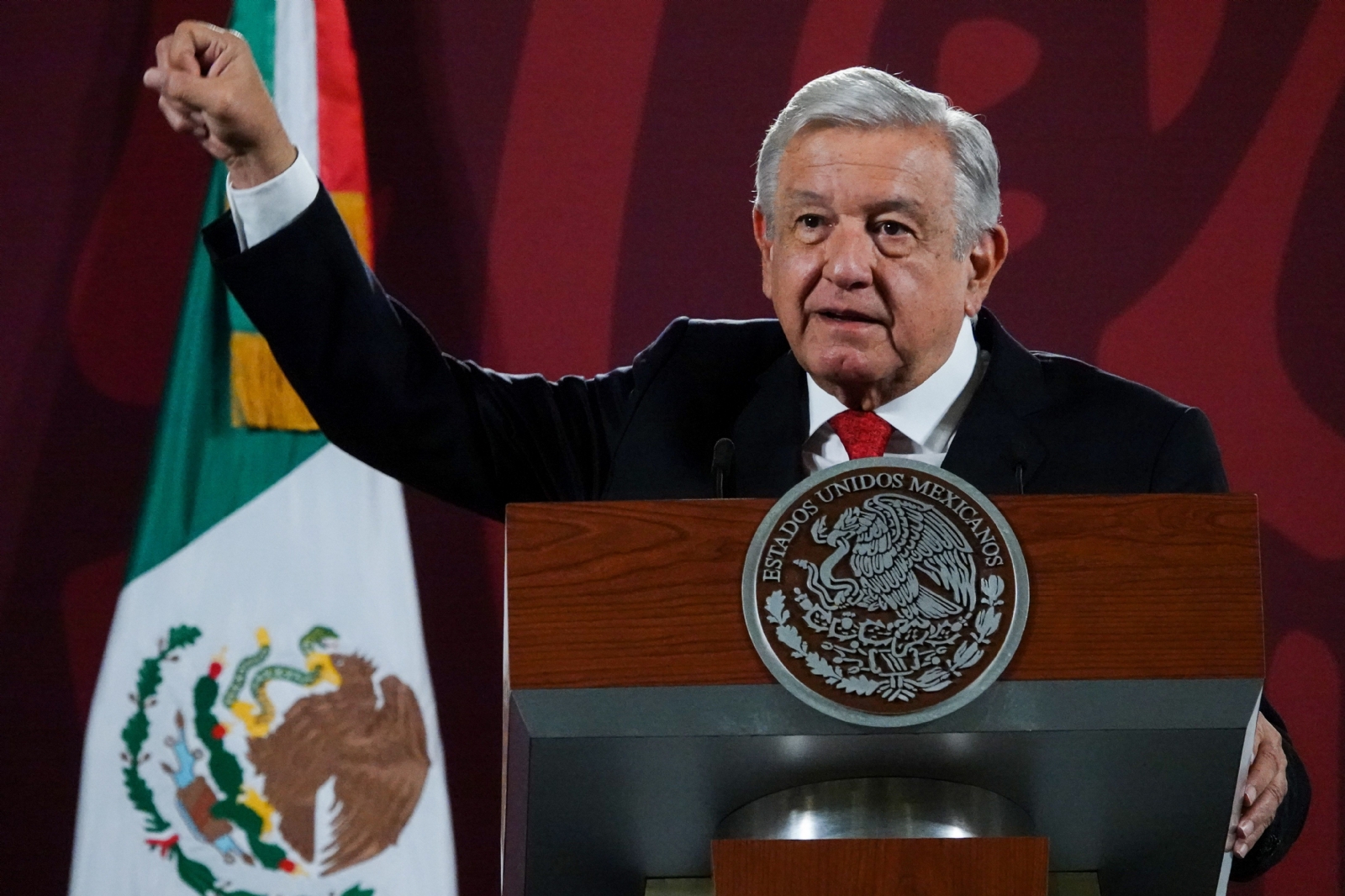 AMLO explicó que con la administración castrense, se evitaría que futuros gobiernos privaticen a la empresa AMLO explicó que con la administración castrense, se evitaría que futuros gobiernos privaticen a la empresa