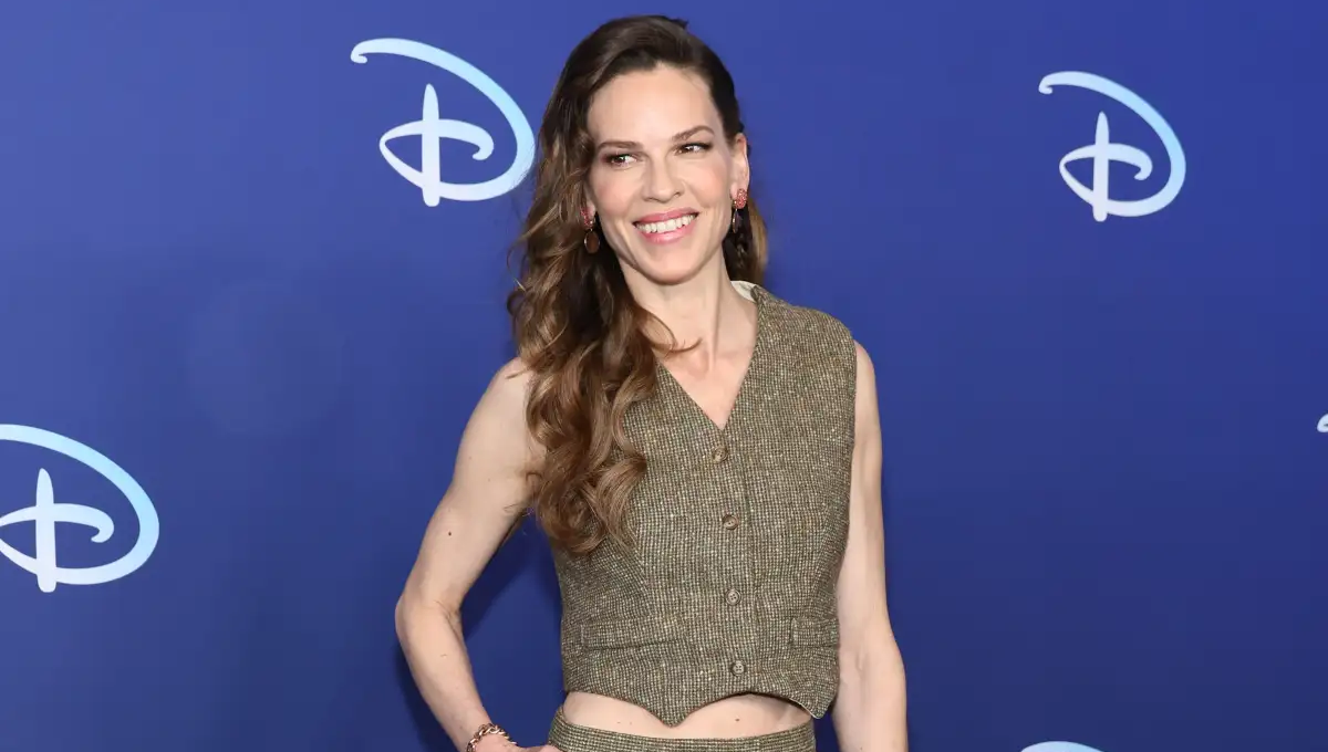 Hilary Swank confirma que está embarazada de mellizos a sus 48 años Hilary Swank confirma que está embarazada de mellizos a sus 48 años