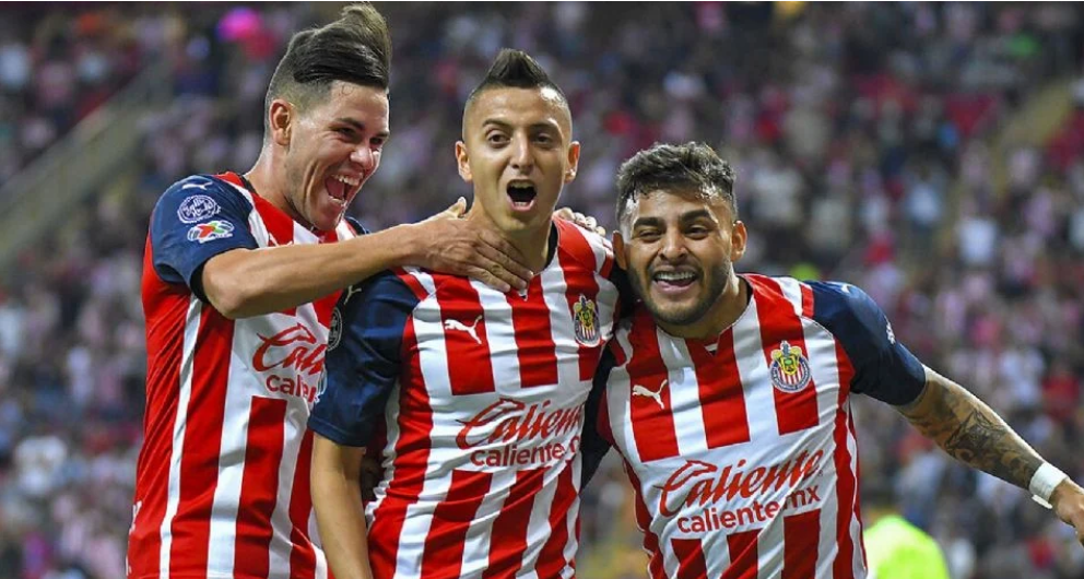 Futbolistas de Chivas fueron vistos en el concierto que Christian Nodal dio en Guadalajara