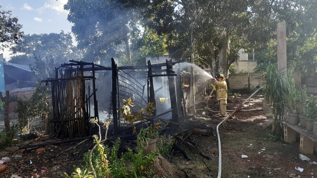 El fuego consumió por completo la vivienda El fuego consumió por completo la vivienda