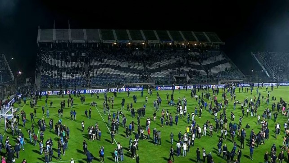 Violencia en el estadio; partido de Boca Juniors deja un muerto y decenas de heridos Violencia en el estadio; partido de Boca Juniors deja un muerto y decenas de heridos
