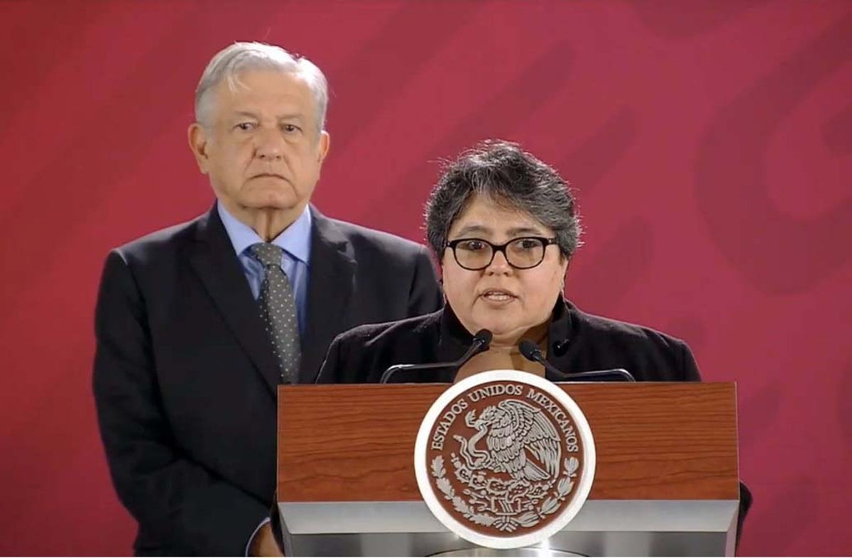 Raquel Buenrostro cuenta con una trayectoria de más de 20 años dentro de la administración pública
