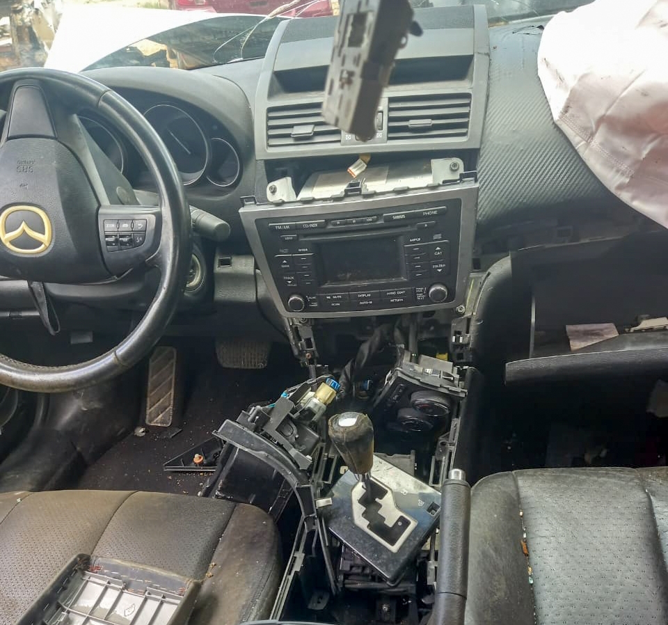 El propietario de un automóvil que está en el corralón dijo que su unidad está siendo desmantelada