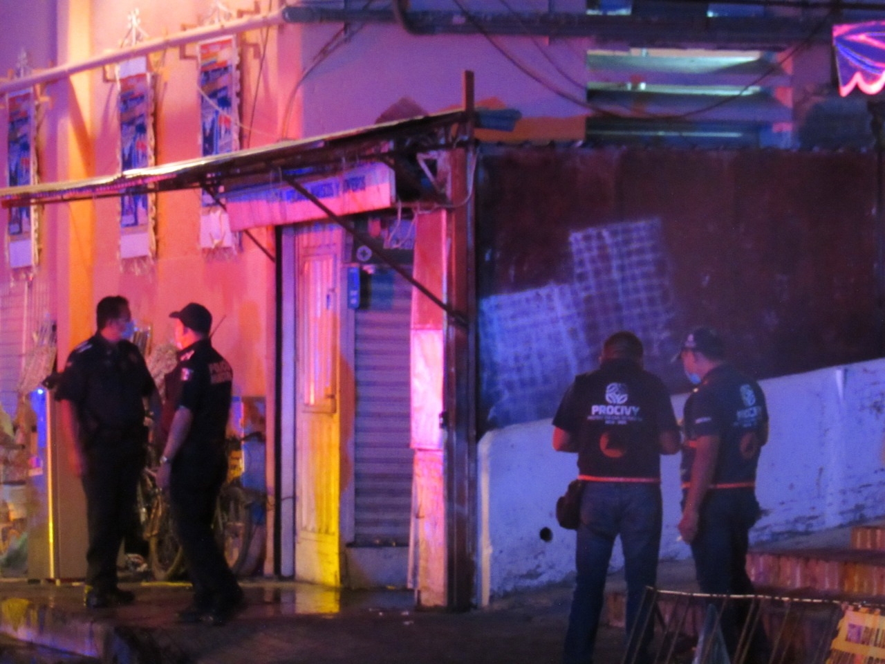 Bomberos controlaron el fuego en un puesto de celulares del mercado Lucas de Gálvez de Mérida