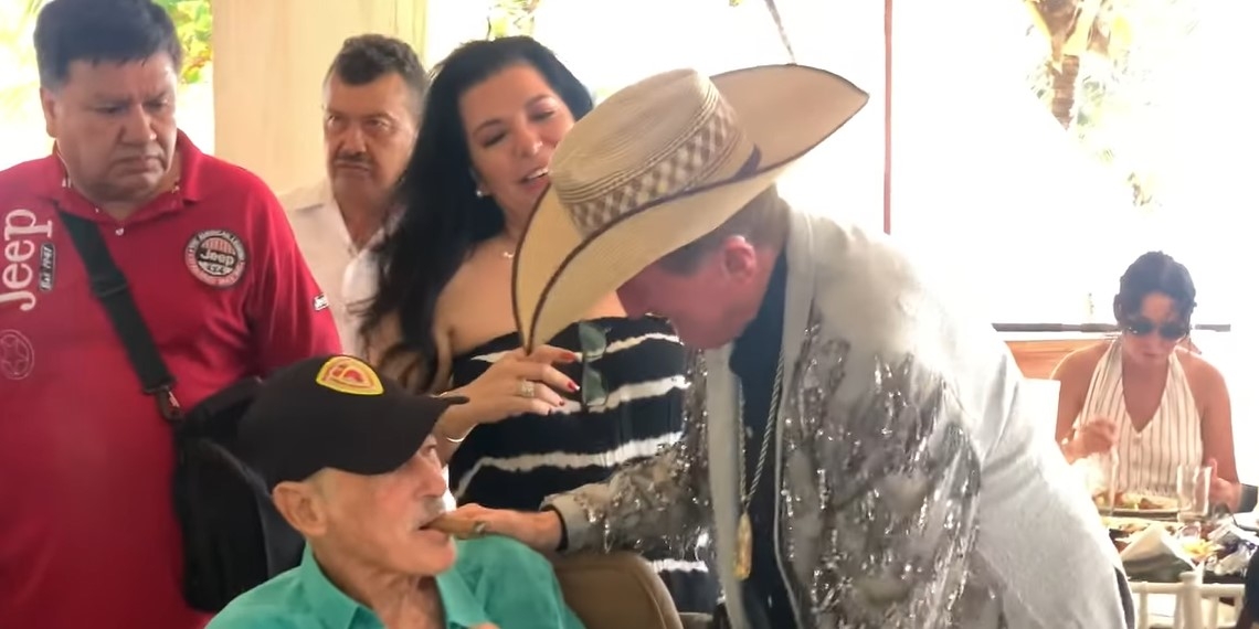 Andrés García celebró una fiesta en compañía de amigos y familiares
