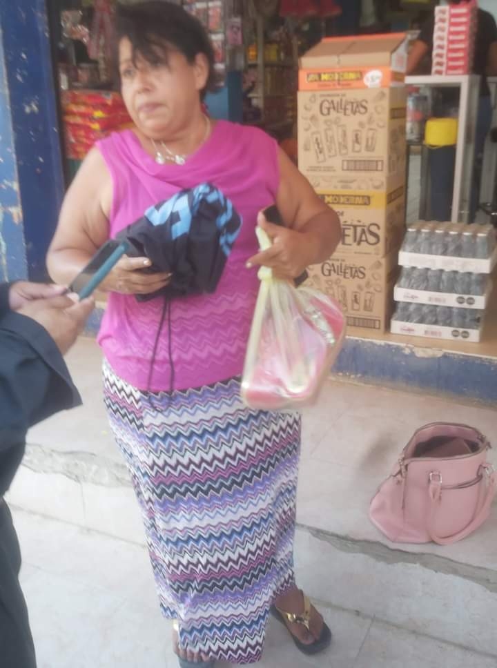 La mujer fue señalada por esconder varios artículos sin pagarlos La mujer fue señalada por esconder varios artículos sin pagarlos