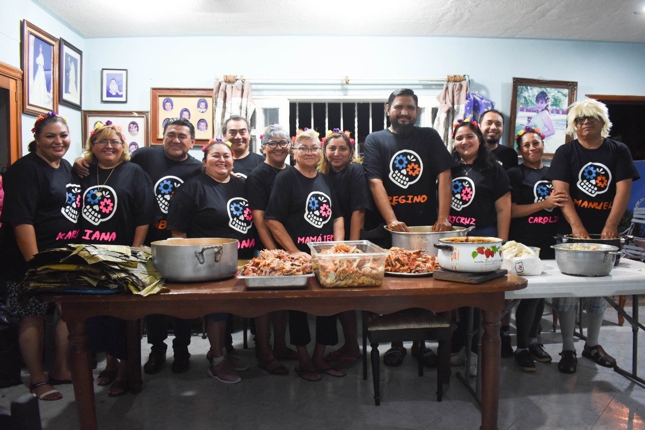 La familia Poot Pérez se la pasa toda la noche haciendo más de 50 pibes que reparten entre sus amigos