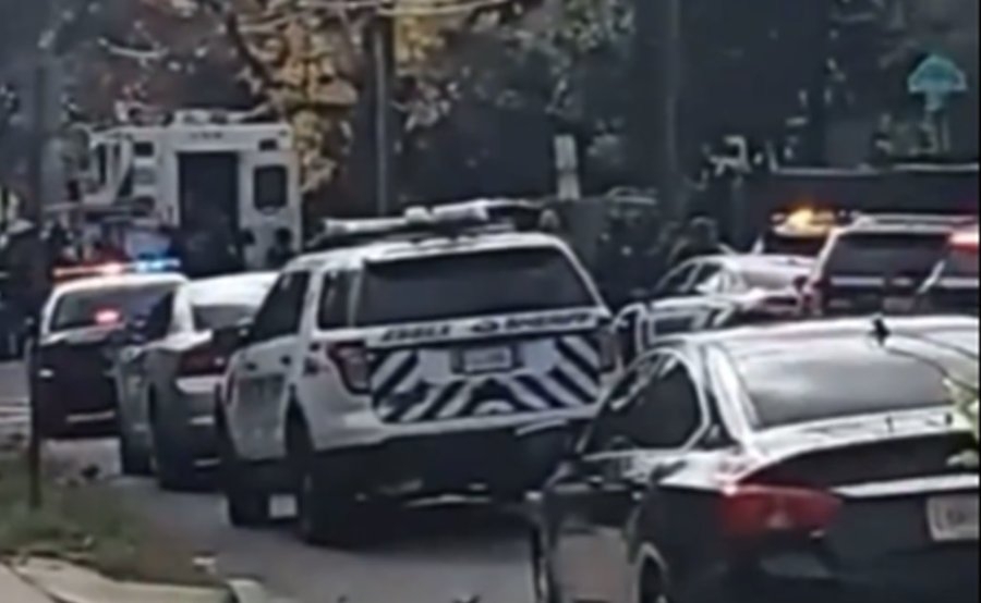 Dos policías fueron atacados por un hombre que portaba un rifle Dos policías fueron atacados por un hombre que portaba un rifle