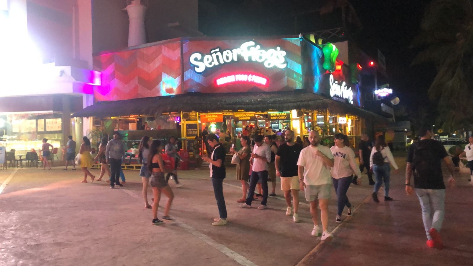 Poca afluencia de personas en zona de antros en Cancún: EN VIVO Poca afluencia de personas en zona de antros en Cancún: EN VIVO