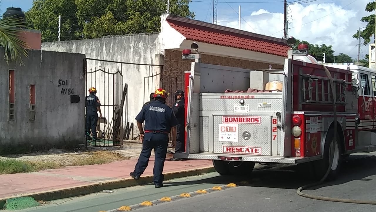 Bomberos lograron controlar el fuego Bomberos lograron controlar el fuego