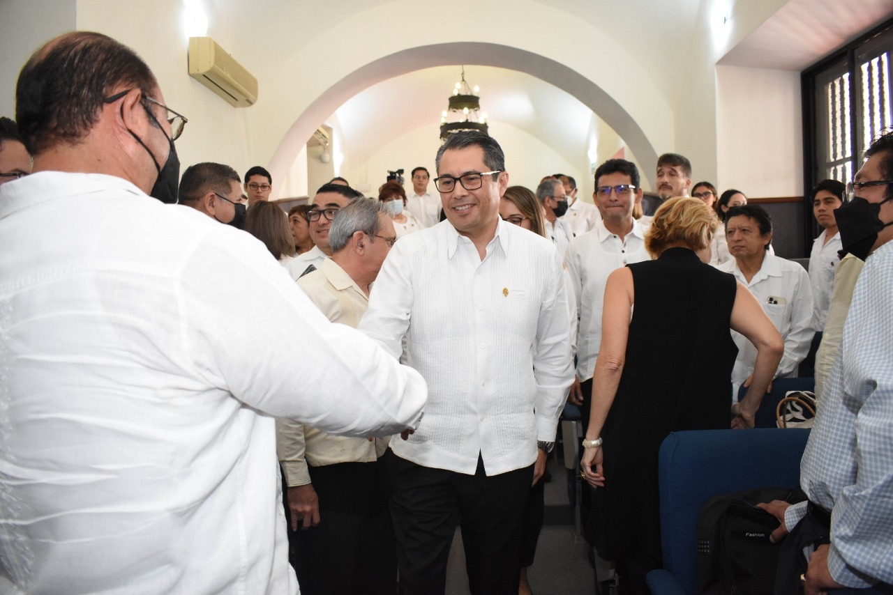 La elección de rector fue solo entre un par de aspirantes: Carlos Estrada y Renán Solís