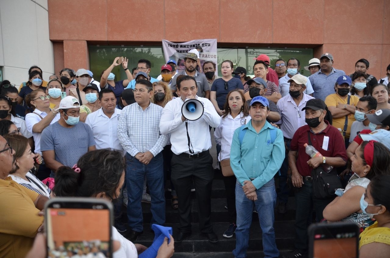 Manifestantes mantendrán tomadas las instalaciones de la Unacar hasta que haya acuerdo