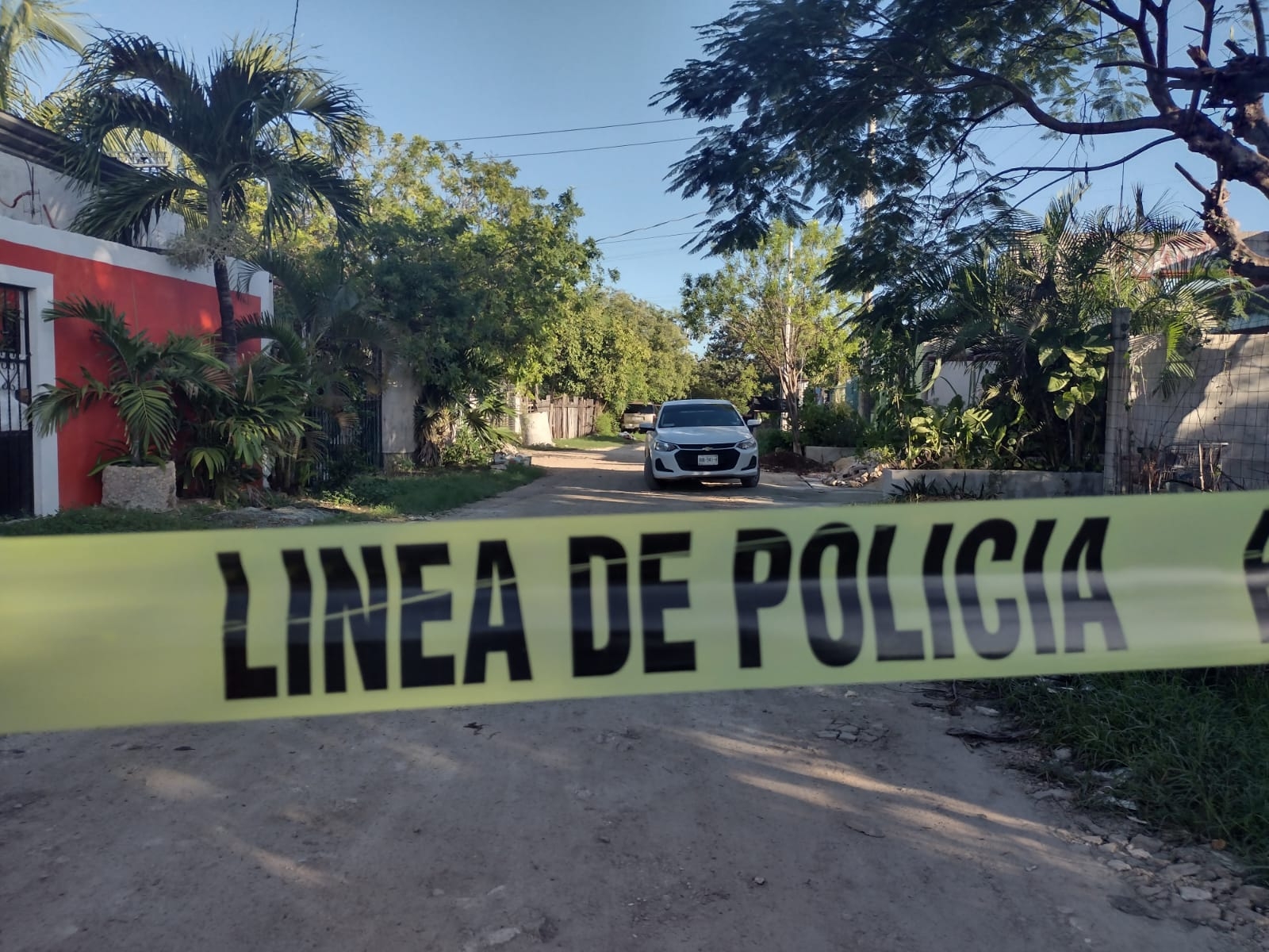 El cuerpo fue encontrado envuelto en lonas blancas El cuerpo fue encontrado envuelto en lonas blancas