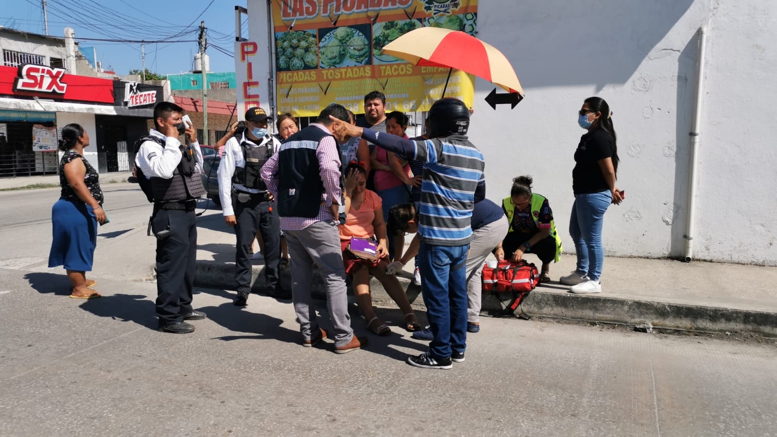 Una jovencita fue arrollada por el chofer de un taxi en la colonia Renovación, Ciudad del Carmen Una jovencita fue arrollada por el chofer de un taxi en la colonia Renovación, Ciudad del Carmen