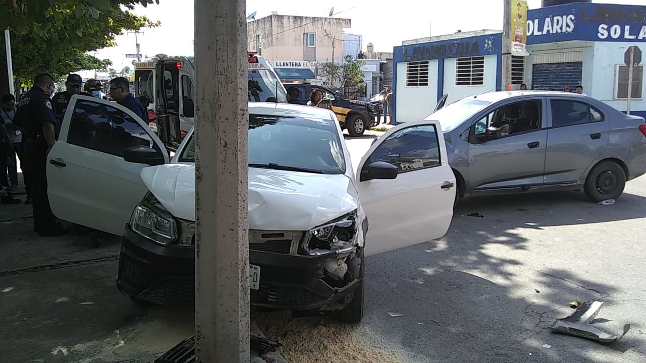 Al lugar llegaron bomberos y elementos de rescate Al lugar llegaron bomberos y elementos de rescate