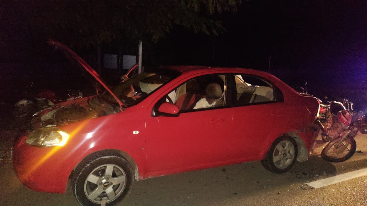 Motociclista se estampa contra un auto que se había descompuesto en Buctzotz Motociclista se estampa contra un auto que se había descompuesto en Buctzotz