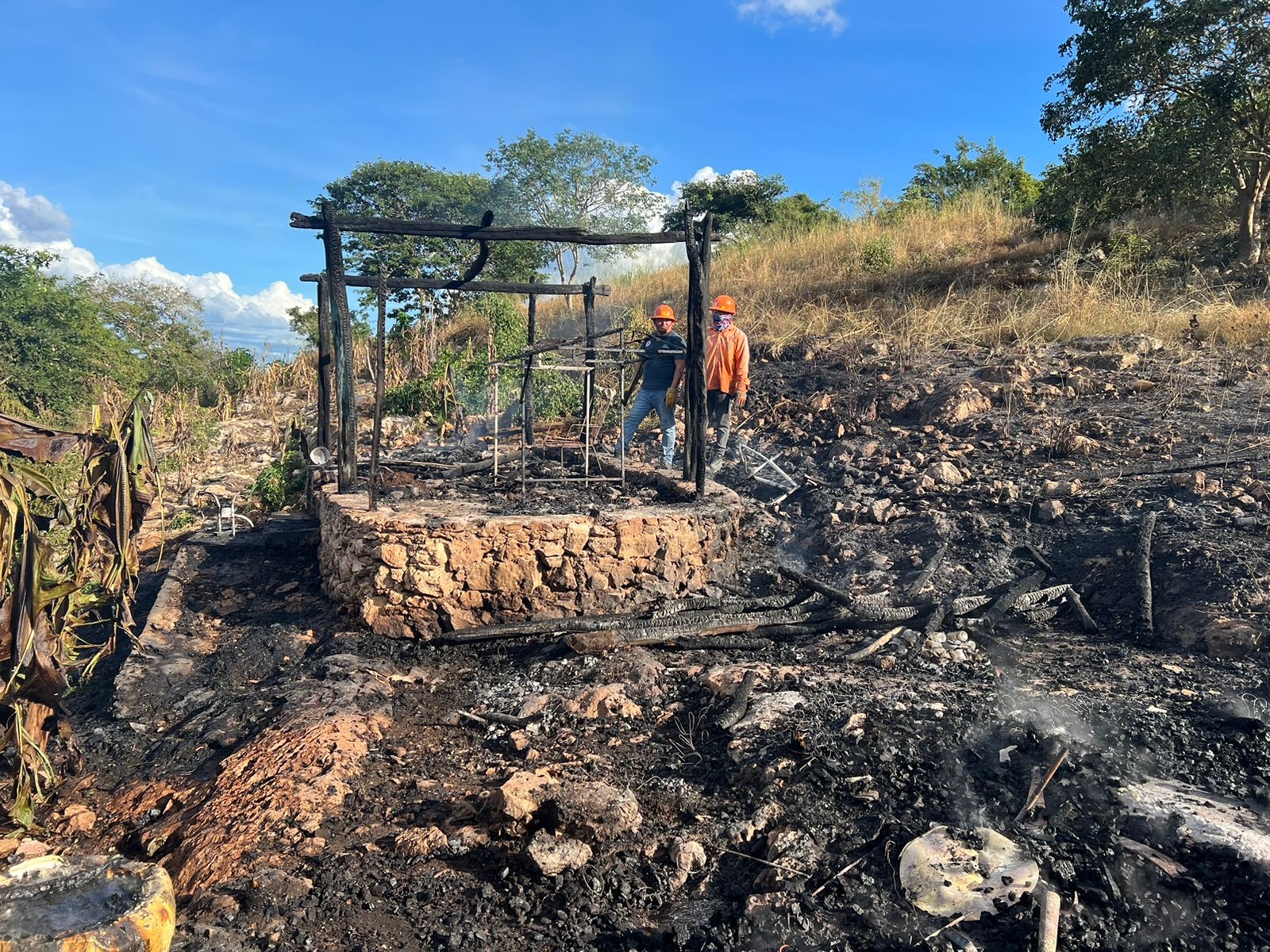 De manera accidental, dos menores de edad prendieron fuego a una vivienda de huano De manera accidental, dos menores de edad prendieron fuego a una vivienda de huano