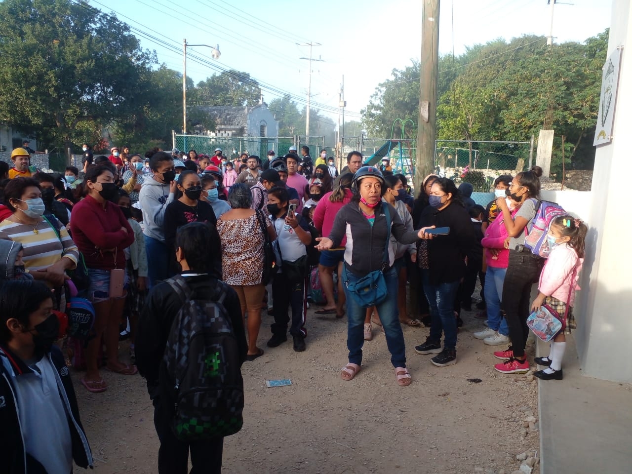 Algunos quejosos insistieron en que se destituya al director del plantel de Tixkokob Algunos quejosos insistieron en que se destituya al director del plantel de Tixkokob