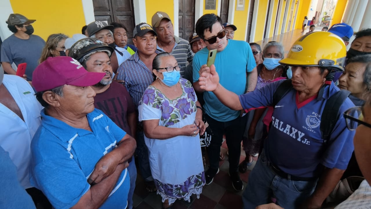 La gente continúo diciendo que si Bachoco tiene documentos que vengan y los muestren