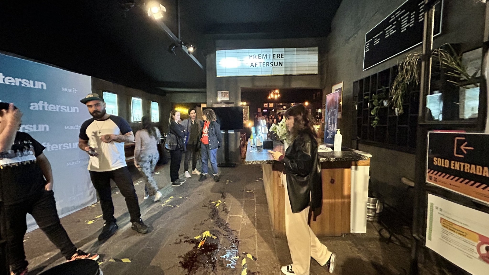 El cine Tonalá fue atracado por unas personas la noche de este martes