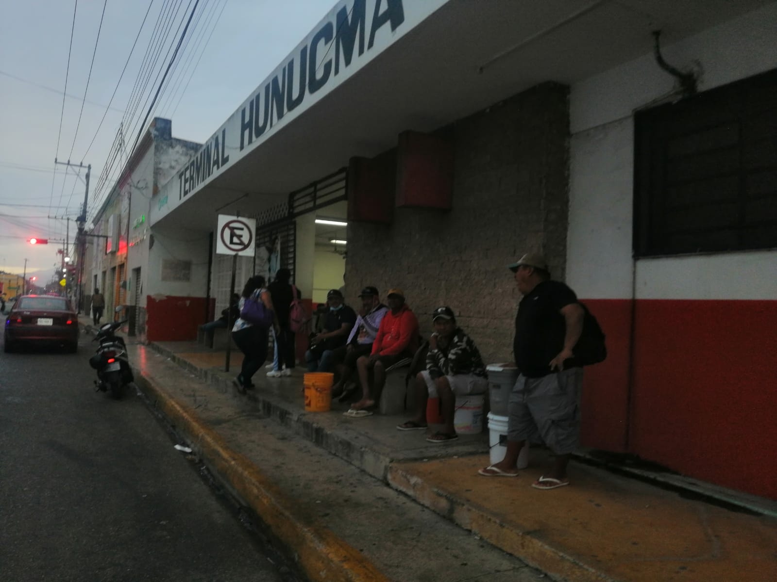 La mayoría de los pescadores viven al día y de lo que ganan en sus labores