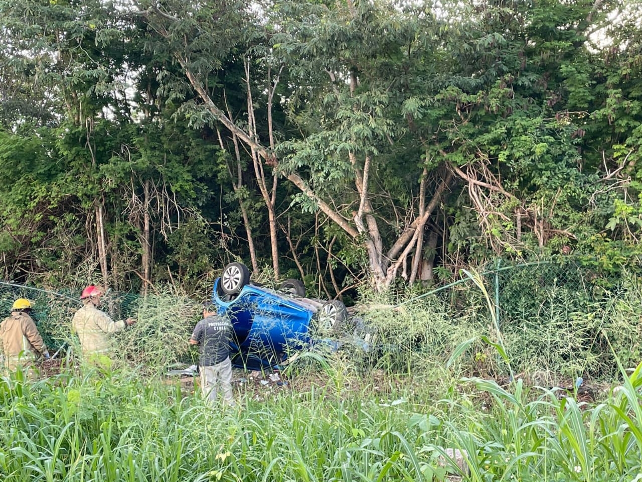 Al lugar se presentó una ambulancia para atender al sujeto Al lugar se presentó una ambulancia para atender al sujeto