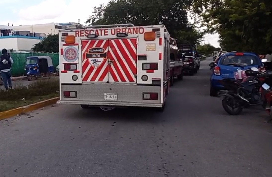 Un hombre amenaza lanzarse del techo