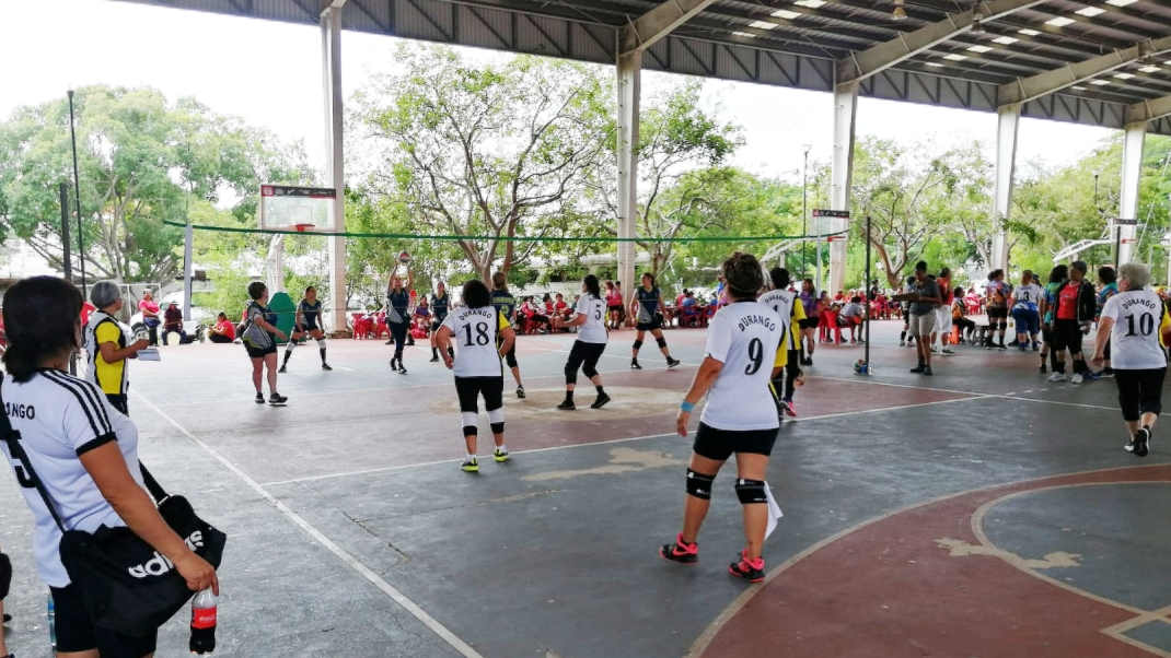 El evento se lleva a cabo en el Gimnasio Polifuncional de Mérida