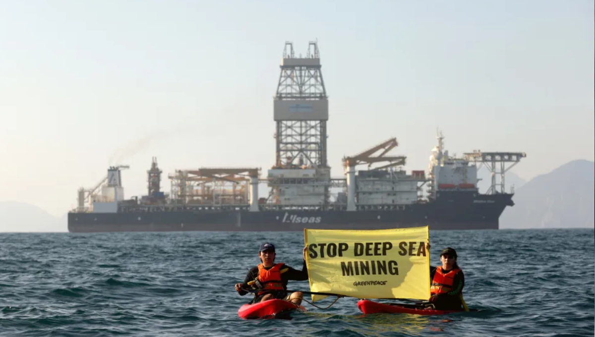 Greenpeace mostró una postura ante la llegada de un barco minero para perforación de aguas profundas Greenpeace mostró una postura ante la llegada de un barco minero para perforación de aguas profundas
