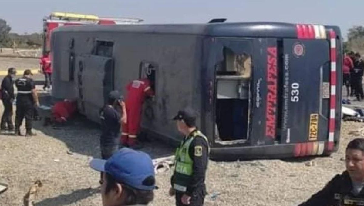Accidente de autobús en Perú deja al menos 10 muertos Accidente de autobús en Perú deja al menos 10 muertos