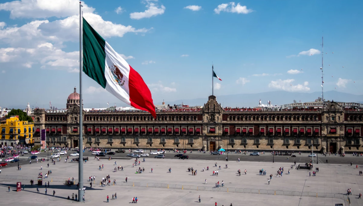 El Zócalo de la CDMX ahora será peatonal en su totalidad
El Zócalo de la CDMX ahora será peatonal en su totalidad