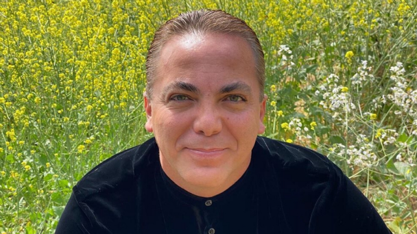 Cristian Castro recuerda a su abuela con una triste postal Cristian Castro recuerda a su abuela con una triste postal