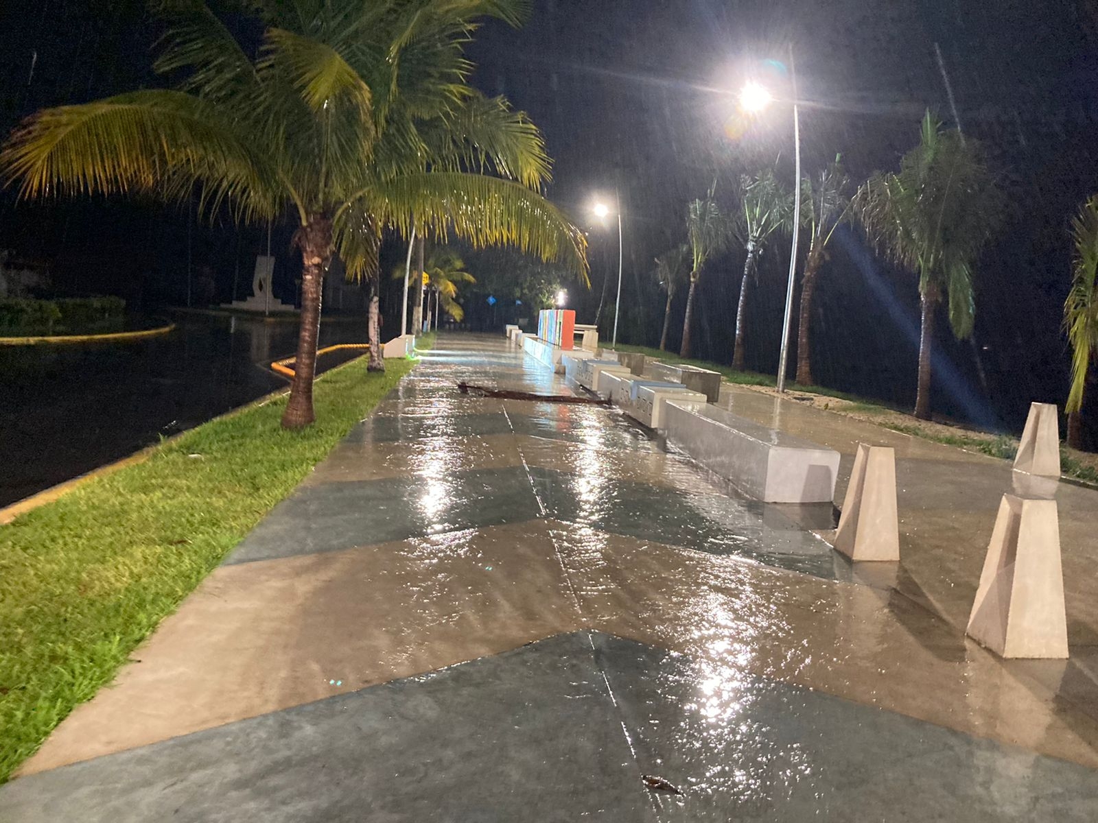 Reportan lluvias y viento en Chetumal por el Huracán Lisa