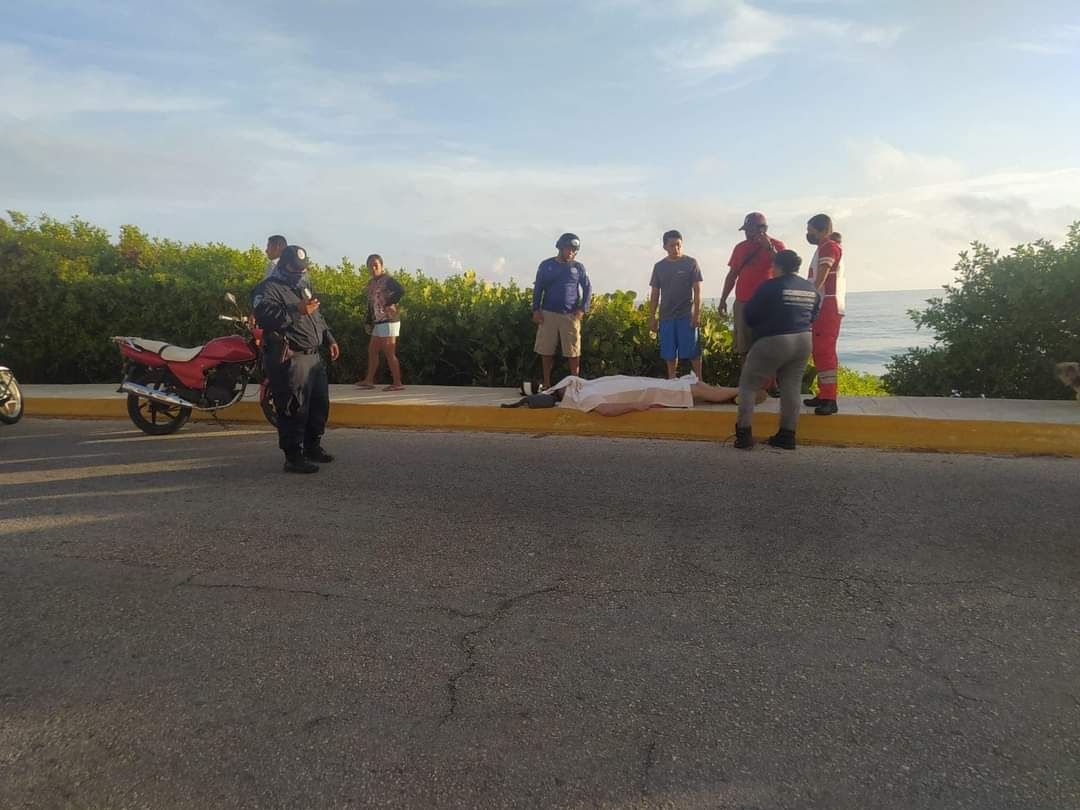 Al lugar arribaron paramédicos, elementos de Protección Civil y de la Policía Municipal, sin embargo, no pudieron hacer nada Al lugar arribaron paramédicos, elementos de Protección Civil y de la Policía Municipal, sin embargo, no pudieron hacer nada