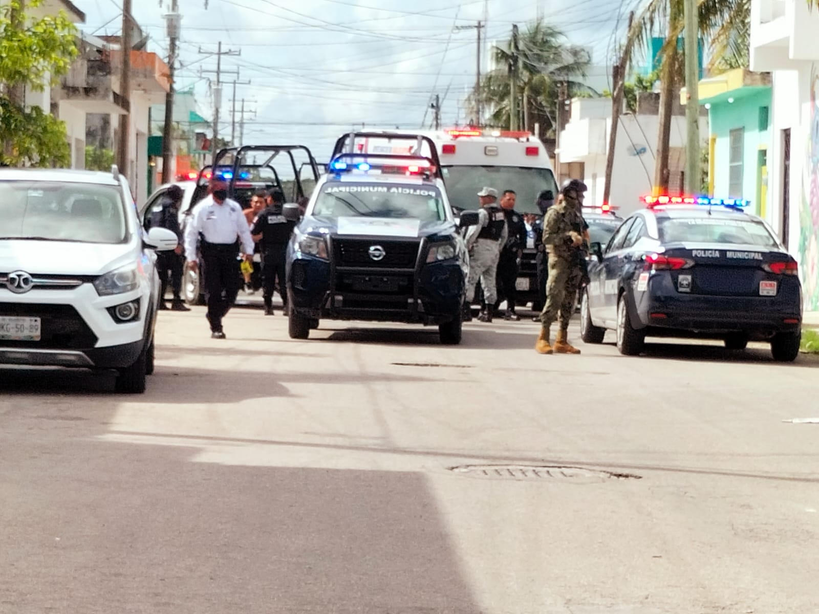Detienen a presunto sospechoso, se fugó el acompañante quien también es considerado sospechoso Detienen a presunto sospechoso, se fugó el acompañante quien también es considerado sospechoso