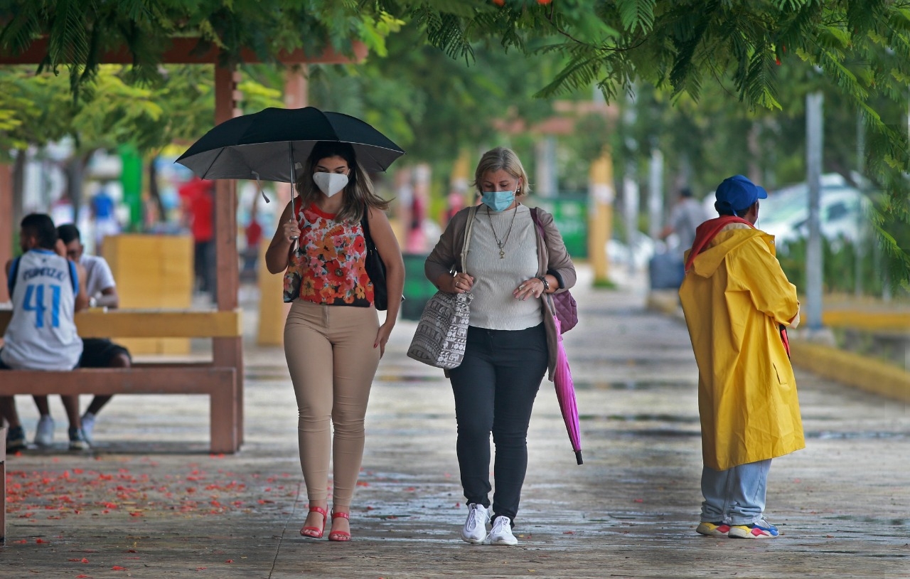 Se prevé cielo medio nublado, lluvias o lloviznas dispersas con chubascos ocasionales acompañados de actividad eléctrica Se prevé cielo medio nublado, lluvias o lloviznas dispersas con chubascos ocasionales acompañados de actividad eléctrica