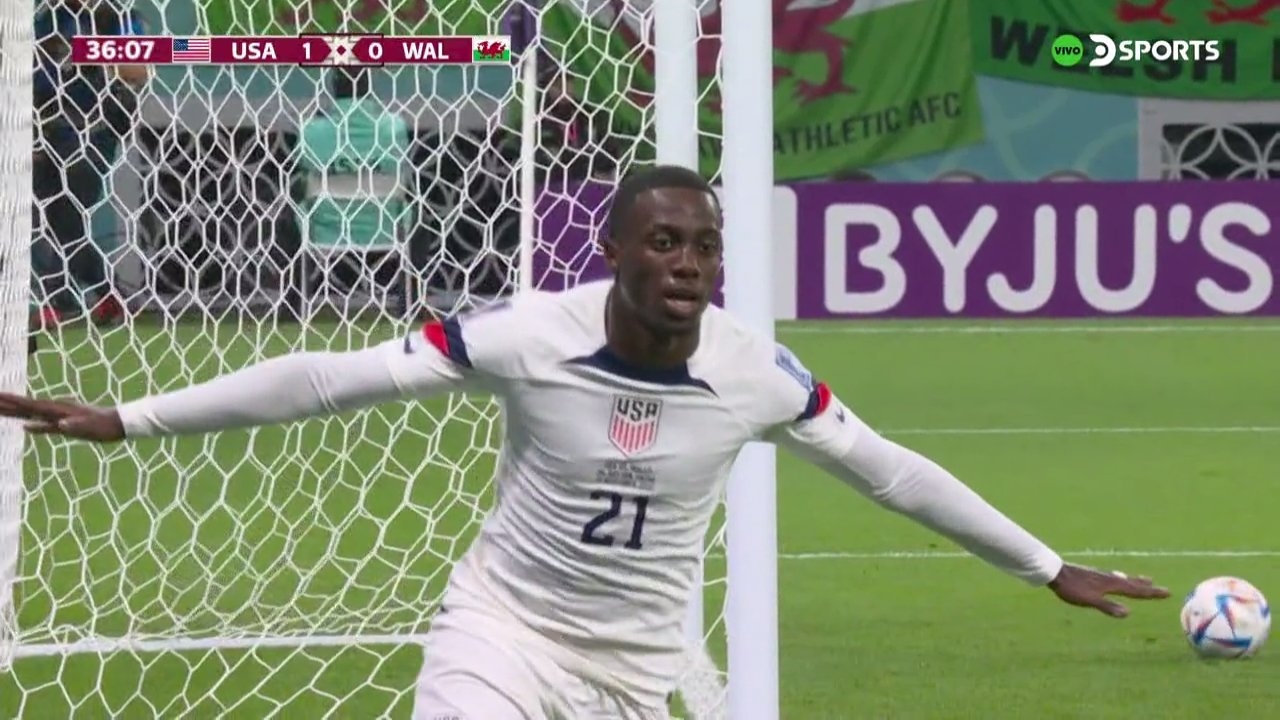 George Weah, en primera fila para el partido de Inglaterra contra Estados Unidos George Weah, en primera fila para el partido de Inglaterra contra Estados Unidos