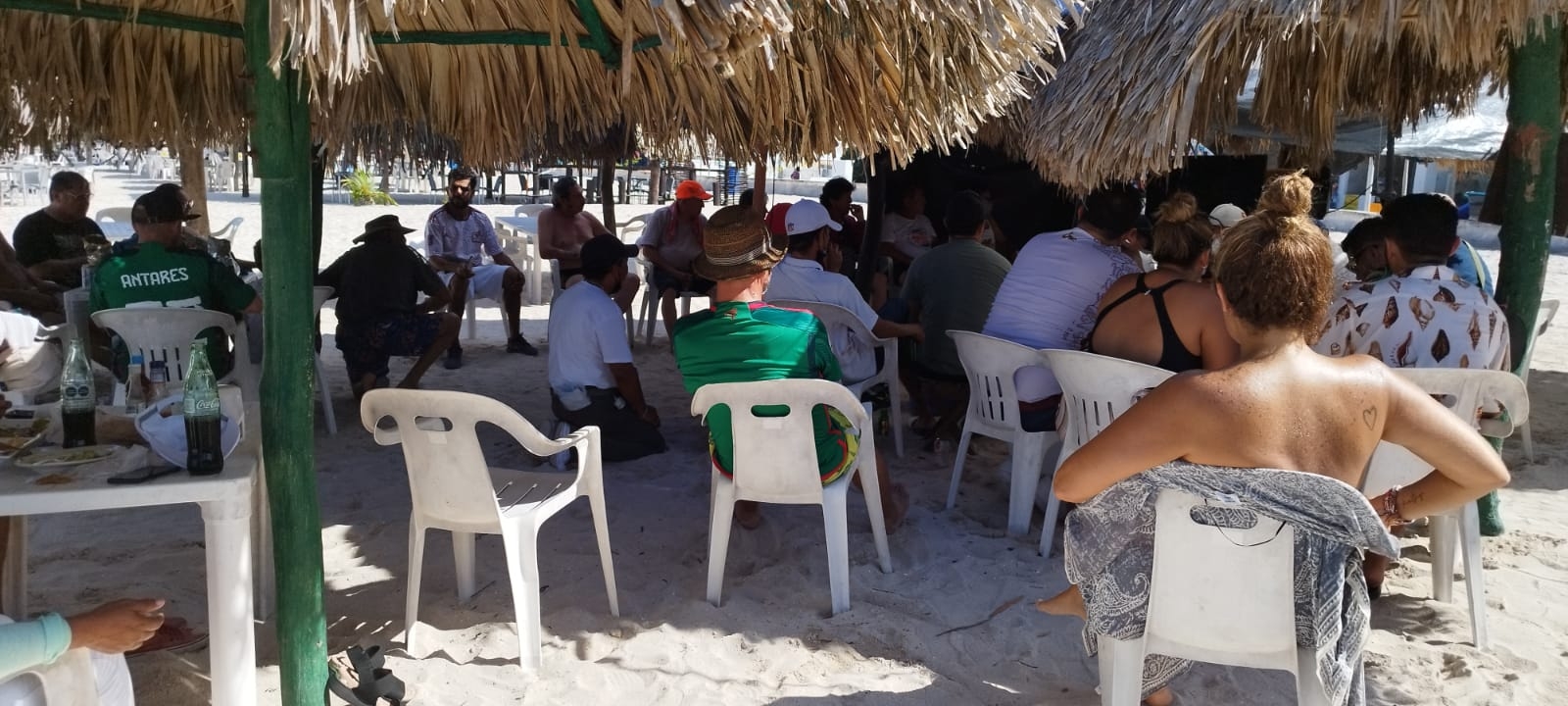 Varios aficionados se reunieron la playa en Progreso para ver el partido México vs Argentina