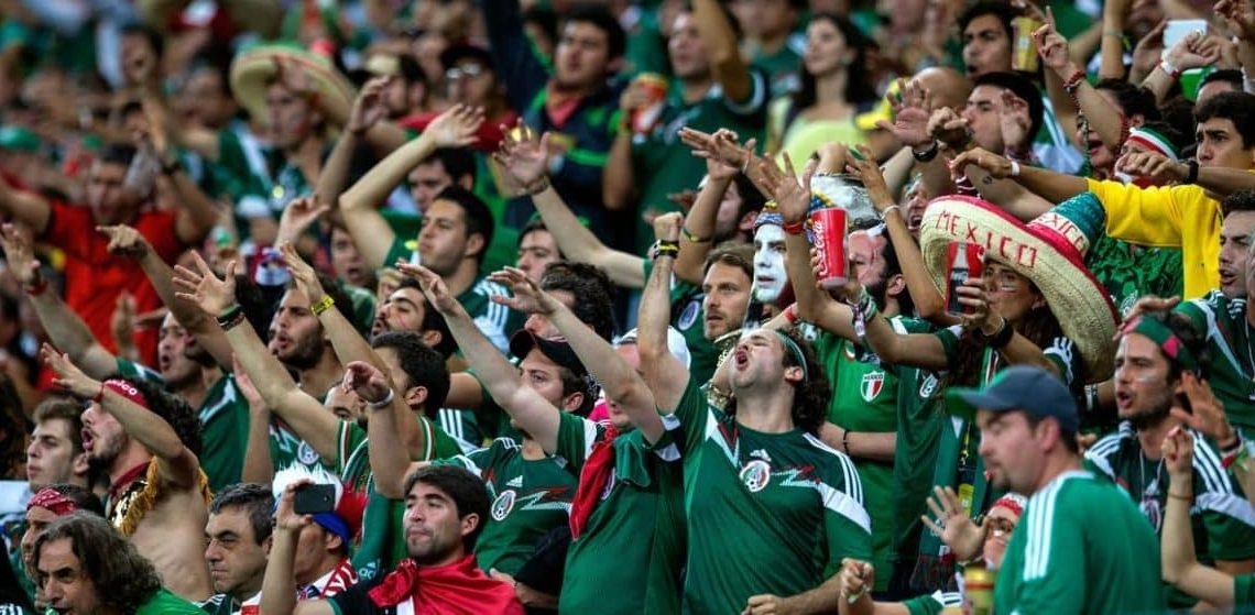 Bronca entre aficionados de México y Argentina en el estadio
Bronca entre aficionados de México y Argentina en el estadio