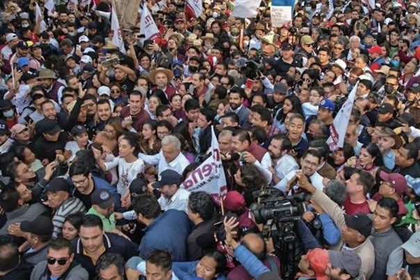 Los personajes que acompañaron al Presidente en su caminata al Zócalo